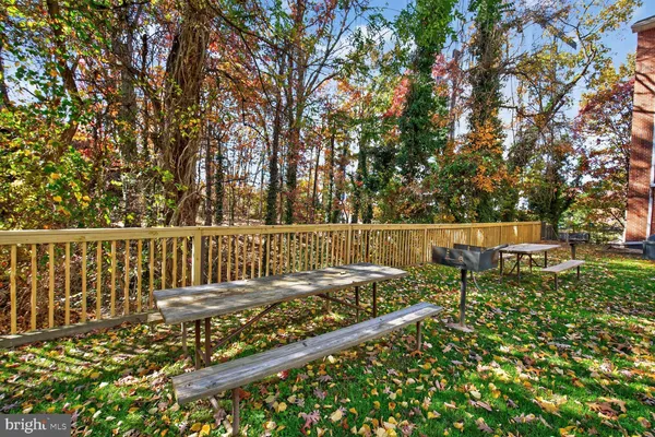 $2,100 | 3307 Wyndham Circle, Unit 4165, Alexandria, VA 22302