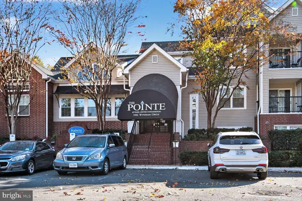 $2,100 | 3307 Wyndham Circle, Unit 4165, Alexandria, VA 22302