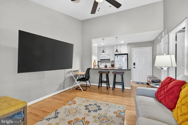 $2,100 | 3307 Wyndham Circle, Unit 4165, Alexandria, VA 22302