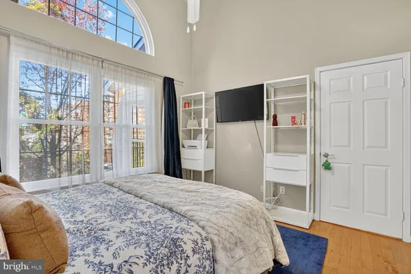$2,100 | 3307 Wyndham Circle, Unit 4165, Alexandria, VA 22302