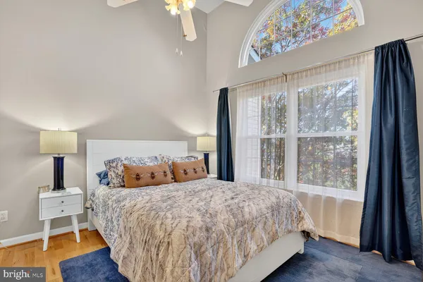 $2,100 | 3307 Wyndham Circle, Unit 4165, Alexandria, VA 22302
