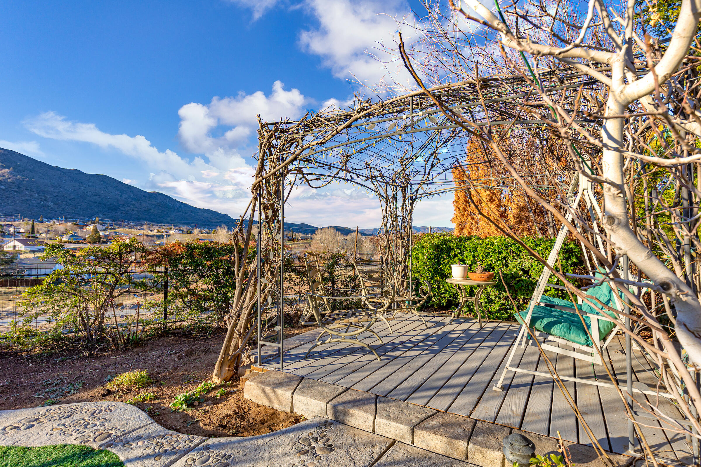 20727 Ridgecrest Drive Tehachapi, CA 93561 - Photo 7 of 27 a view of a backyard of the house