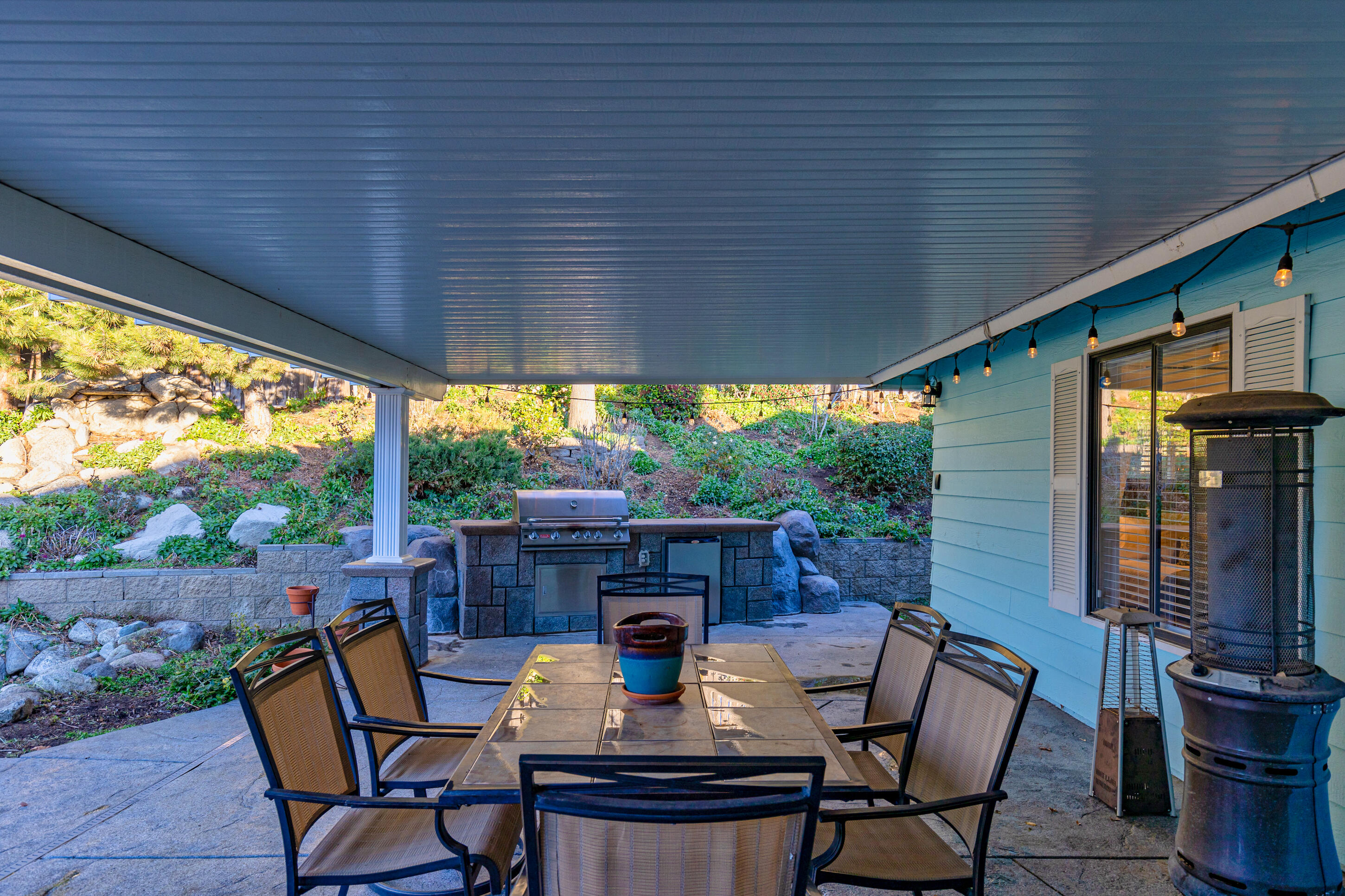 20727 Ridgecrest Drive Tehachapi, CA 93561 - Photo 9 of 27 a view of a patio with a table chairs and a backyard