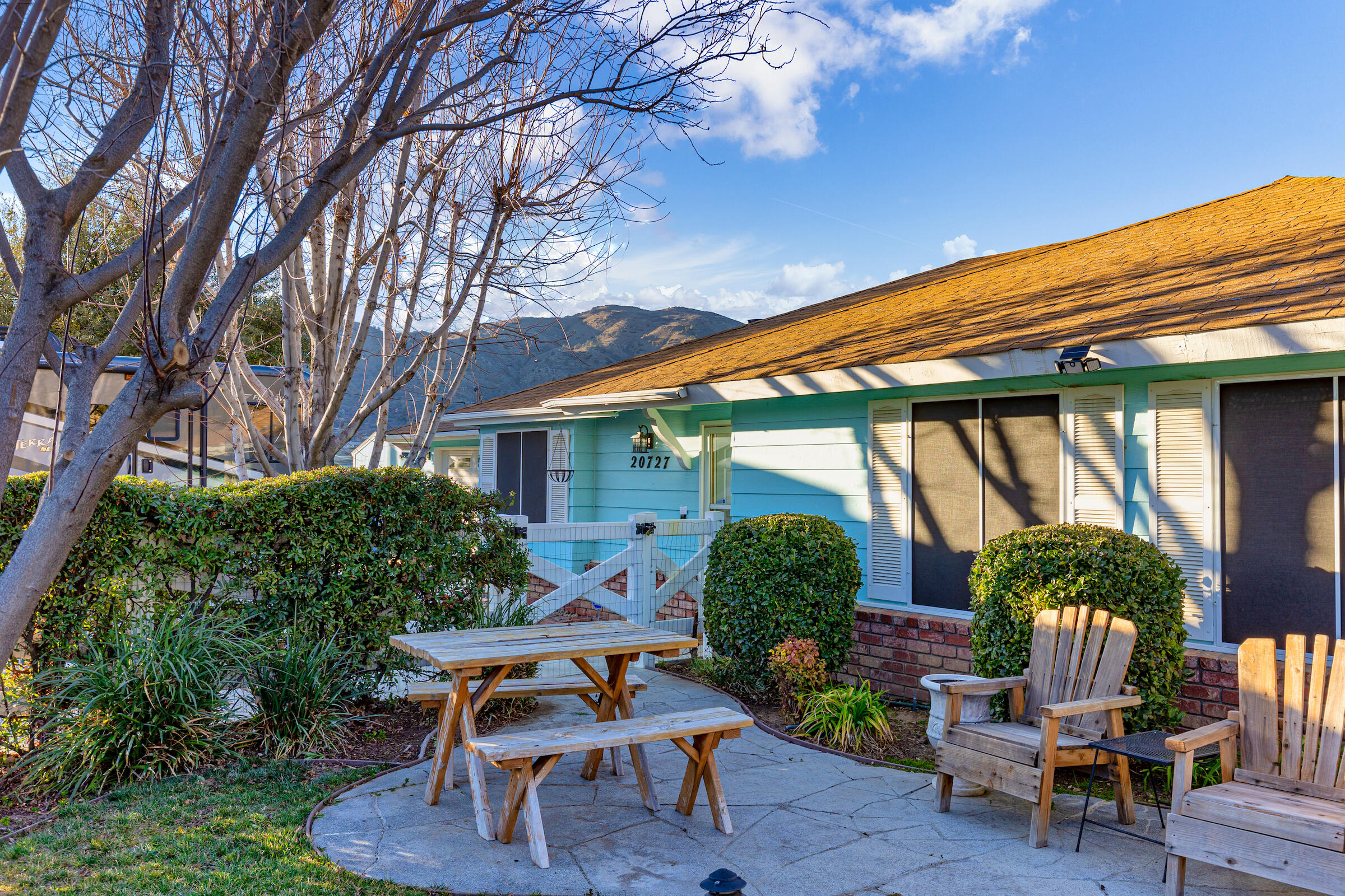 20727 Ridgecrest Drive Tehachapi, CA 93561 - Photo 10 of 27 a backyard of a house with table and chairs