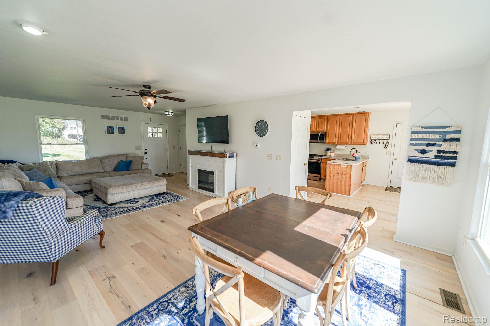 11230 East Coldwater Road Davison, MI 48423 - Photo 7 of 49
