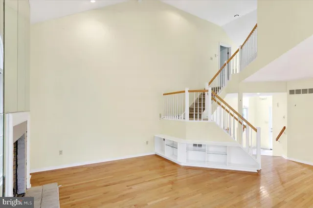 a view of entryway and hall