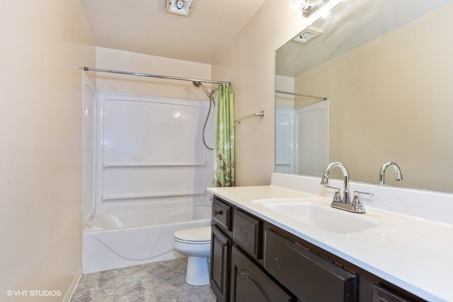 108 Country Court Bolingbrook, IL 60440 - Photo 11 of 12
