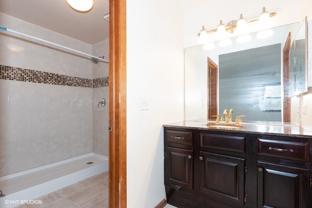 108 Country Court Bolingbrook, IL 60440 - Photo 9 of 12