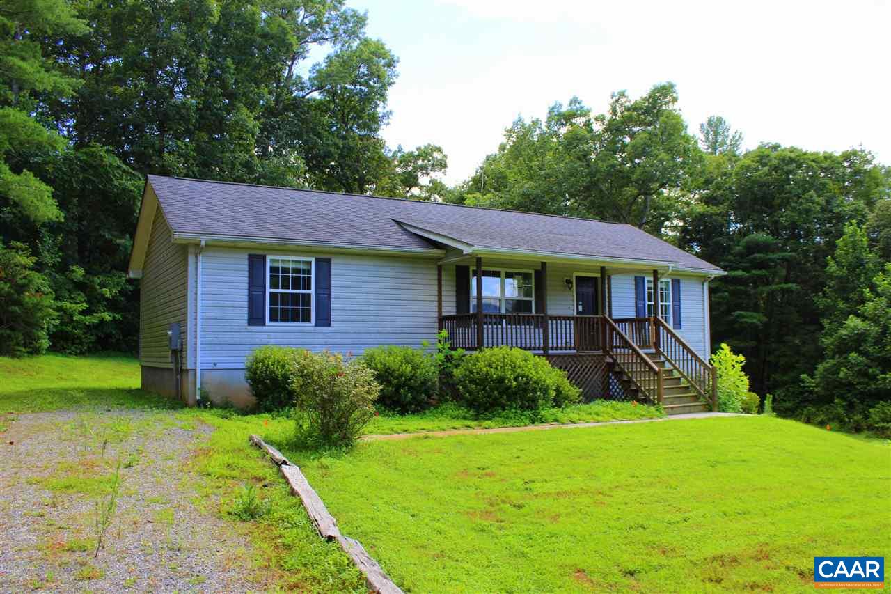 a view of a yard in front of house