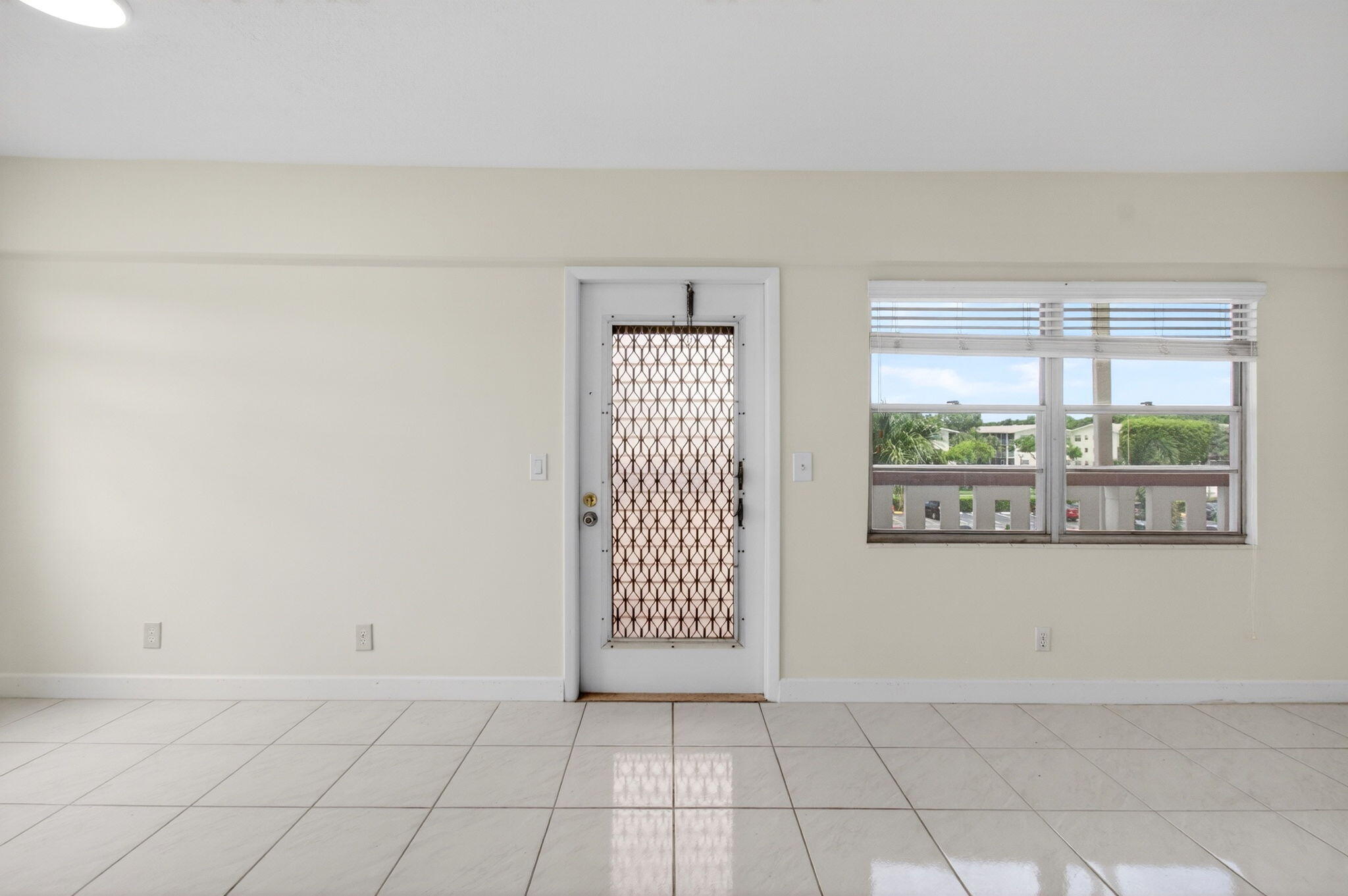 374 Brighton I, Unit 374 Boca Raton, FL 33434 - Photo 13 of 83 Main Entrance from LIving Room