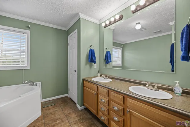 $235,000 | 23611 Riley Road, Pride, LA 70770