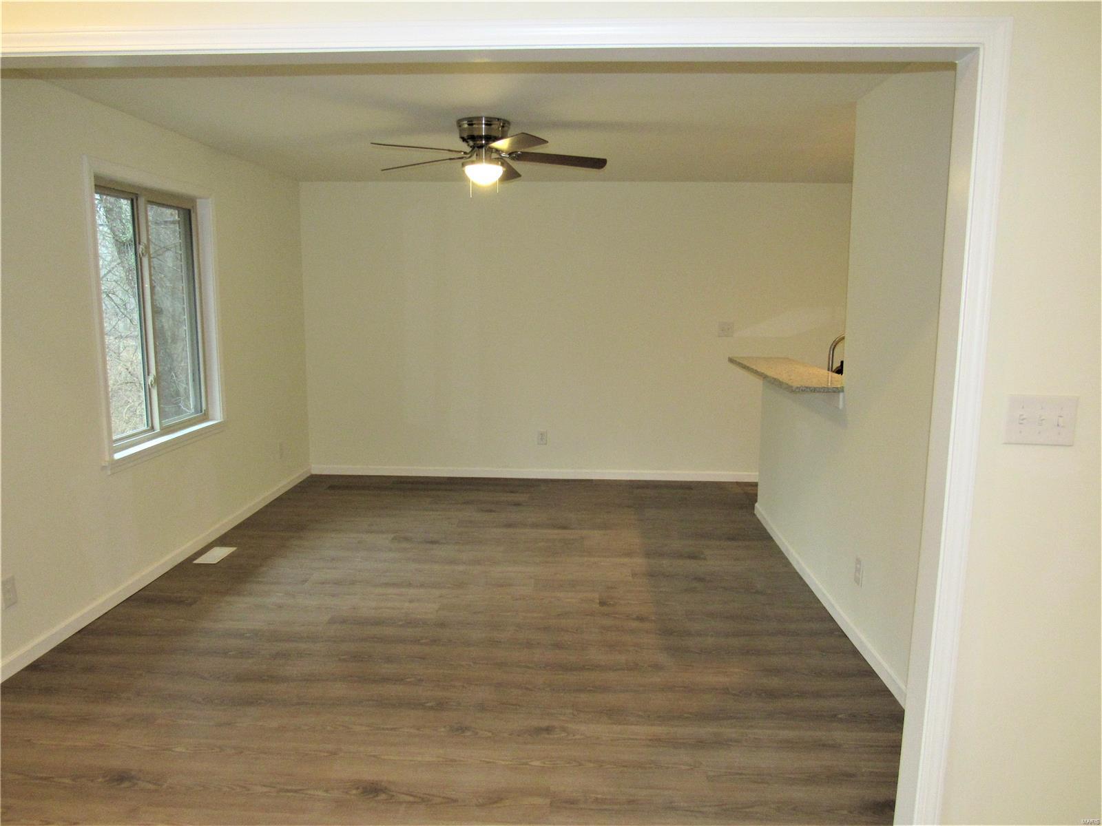 4453 Thatcher Road Alton, IL 62002 - Photo 4 of 27