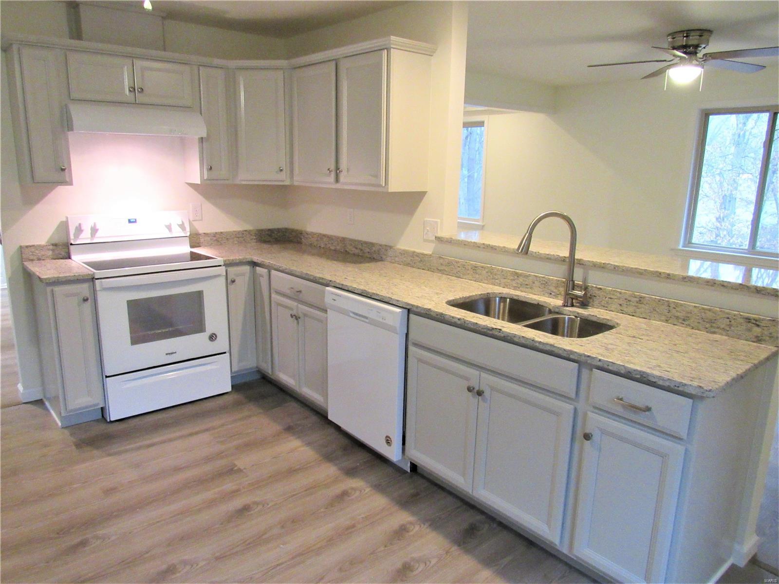 4453 Thatcher Road Alton, IL 62002 - Photo 5 of 27