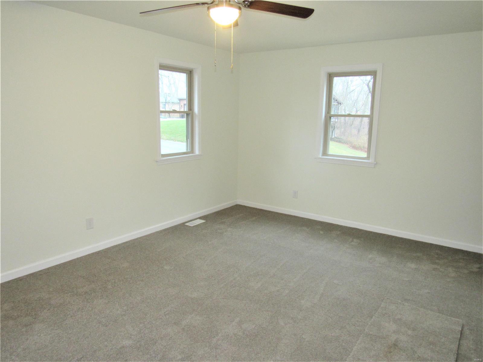 4453 Thatcher Road Alton, IL 62002 - Photo 10 of 27