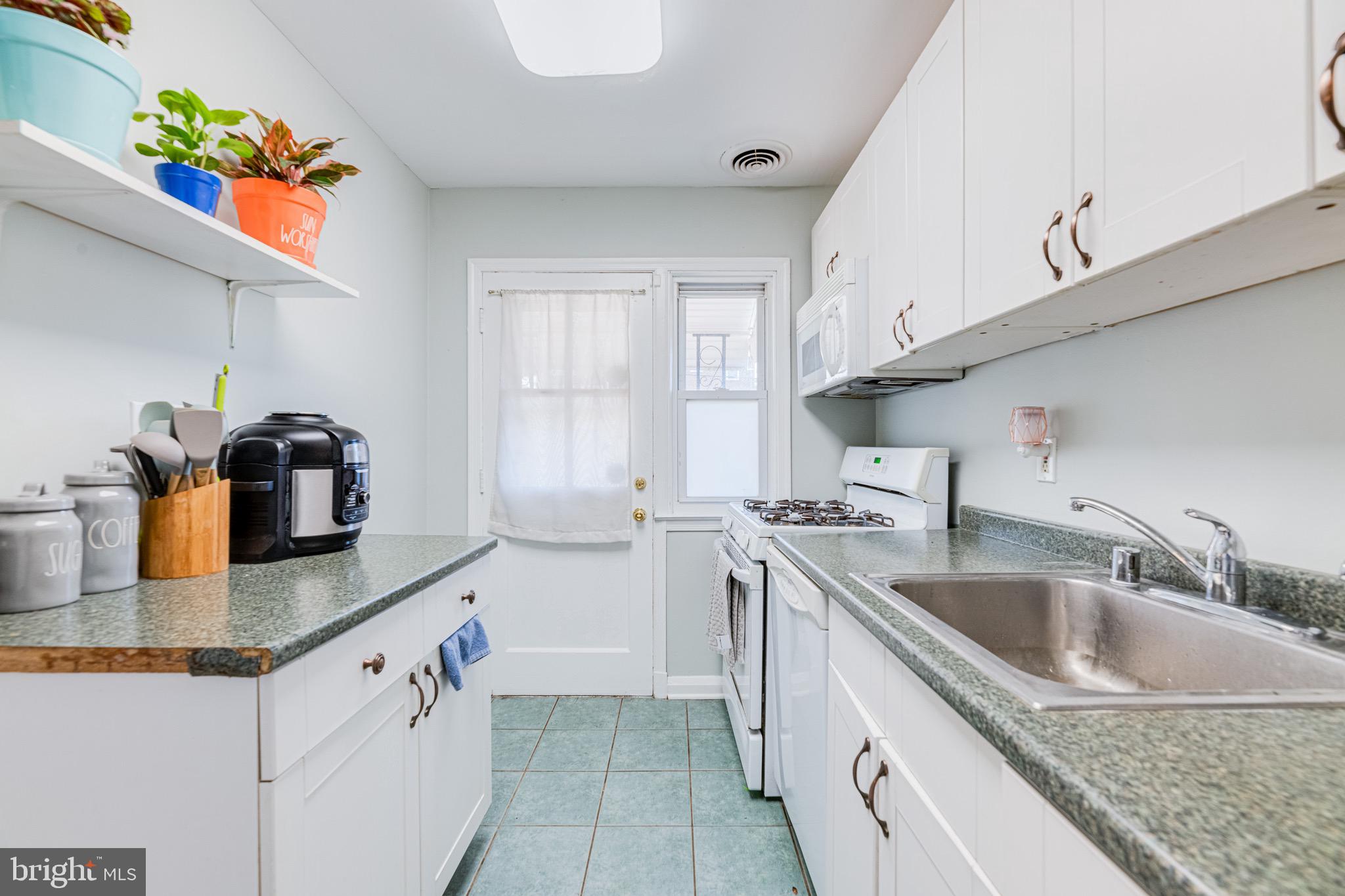 1066 Downton Road Halethorpe, MD 21227 - Photo 14 of 27
