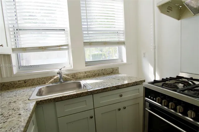 $1,600 | 501 Southwest 6th Court, Unit 101, Miami, FL 33130