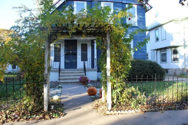 $269,900 | 724 West Broadway Street, Winona, MN 55987