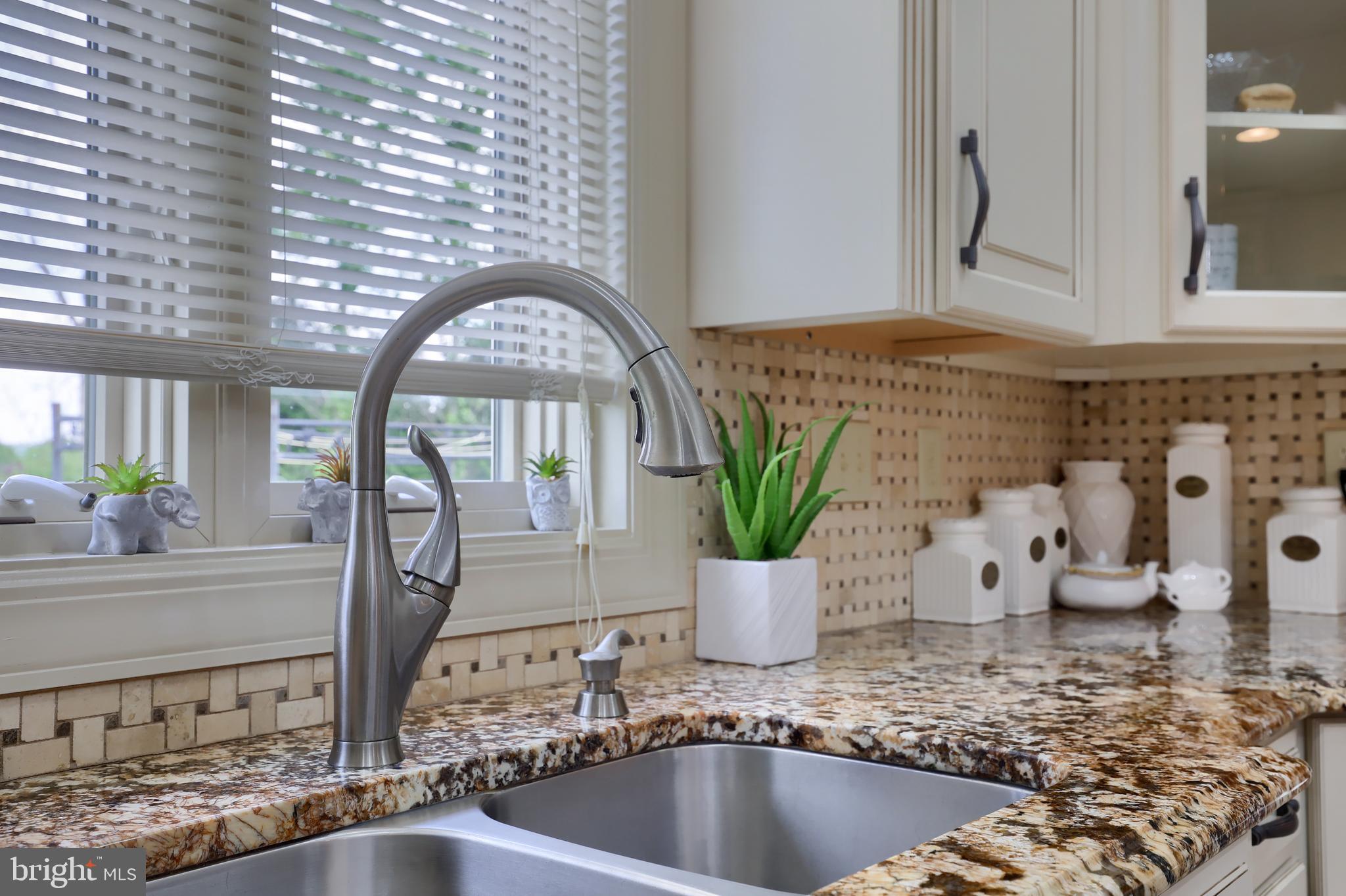 70 Horseshoe Trail Road Denver, PA 17517 - Photo 24 of 128 Double Stainless Sing - Granite Countertops