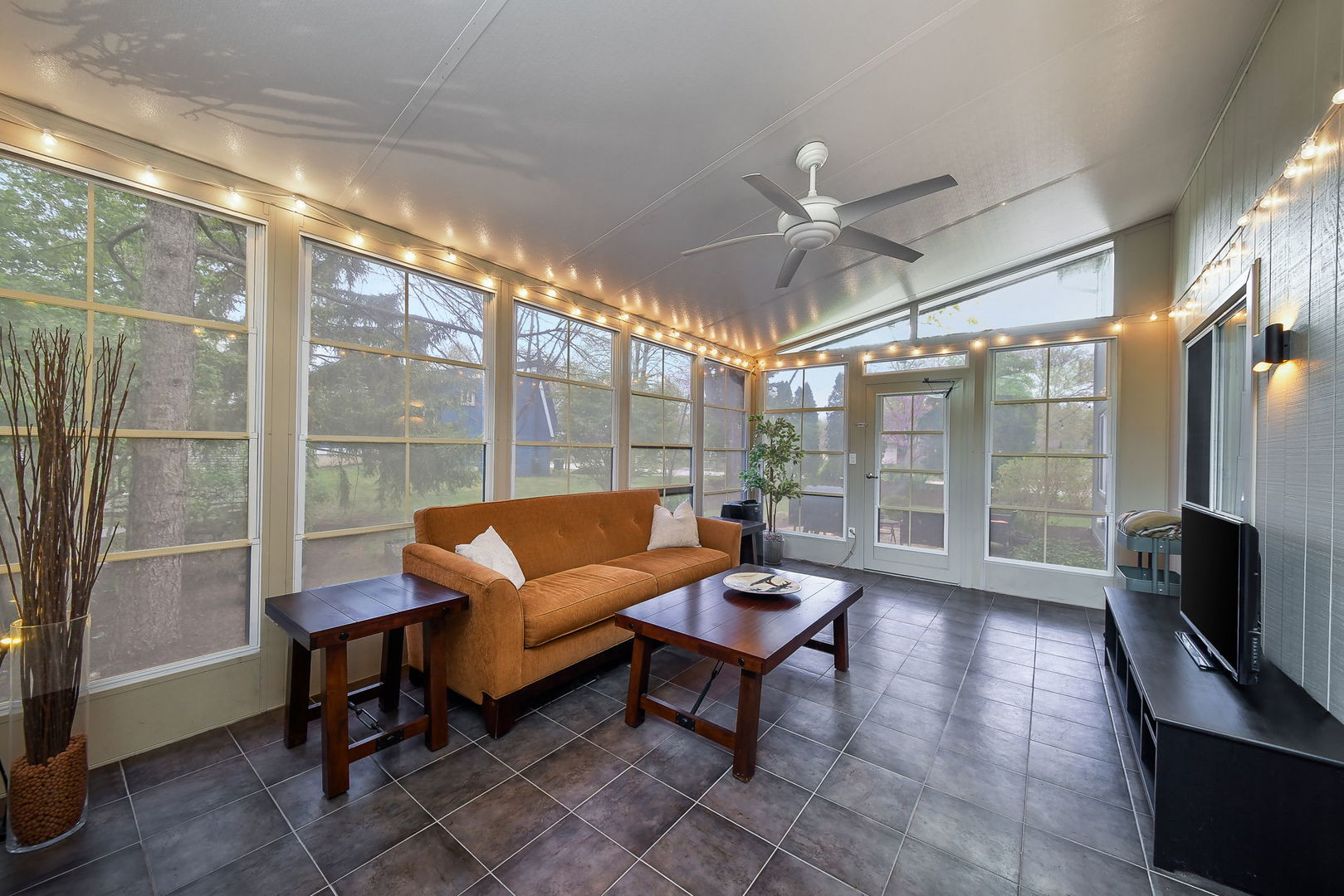 1925 Coach Drive Naperville, IL 60565 - Photo 10 of 41