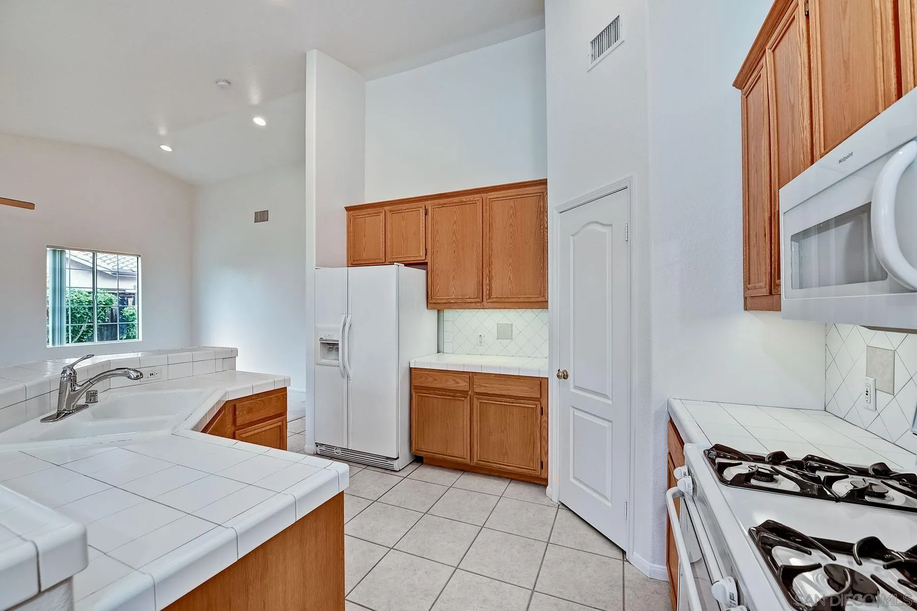 11820 Gay Rio Lane Lakeside, CA 92040 - Photo 11 of 34 Gallery Image 11