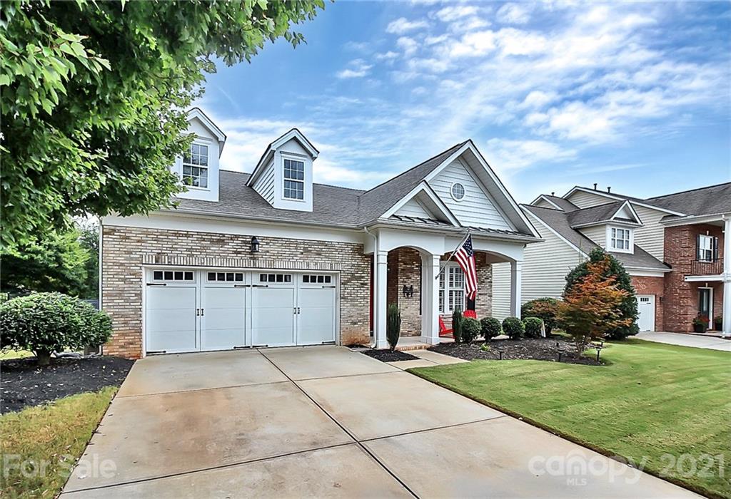 2018 Dynasty Court Fort Mill, SC 29708 - Photo 30 of 31 a front view of a house with garden
