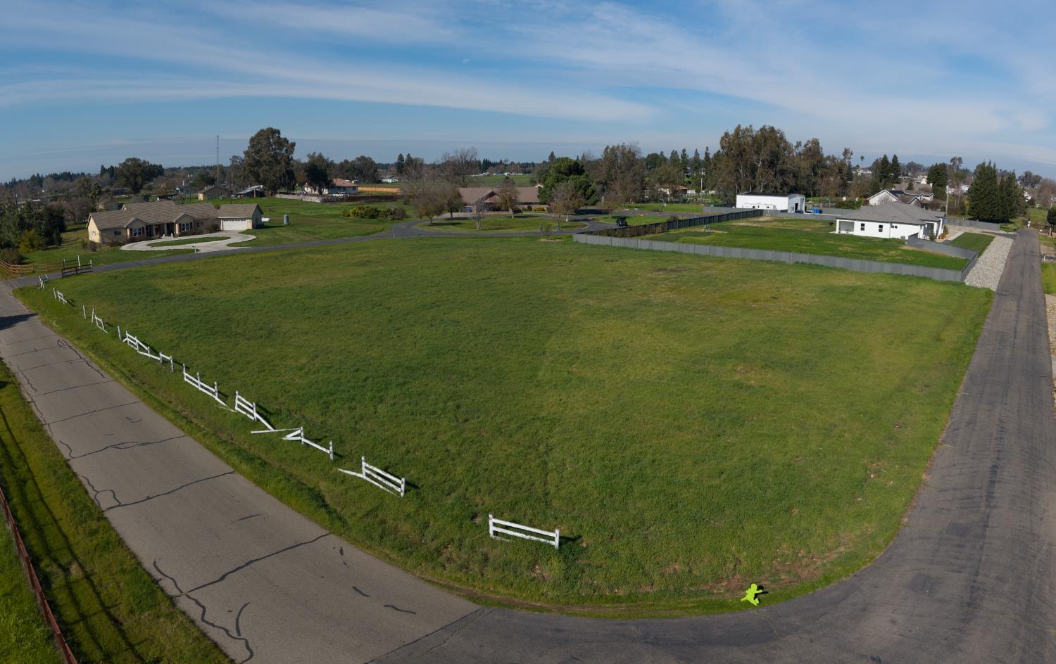 10685 Halfway Road Elk Grove, CA 95624 - Photo 12 of 19 a view of a golf course with a fountain