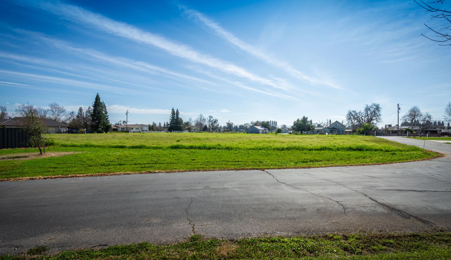 10685 Halfway Road Elk Grove, CA 95624 - Photo 16 of 19 a view of a golf course