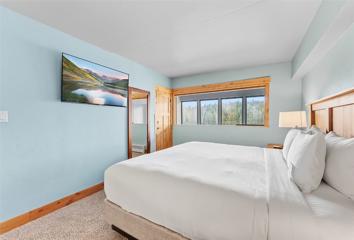 601 Village Road, Unit 501 Breckenridge, CO 80424 - Photo 37 of 50 a bedroom with a large bed and a window