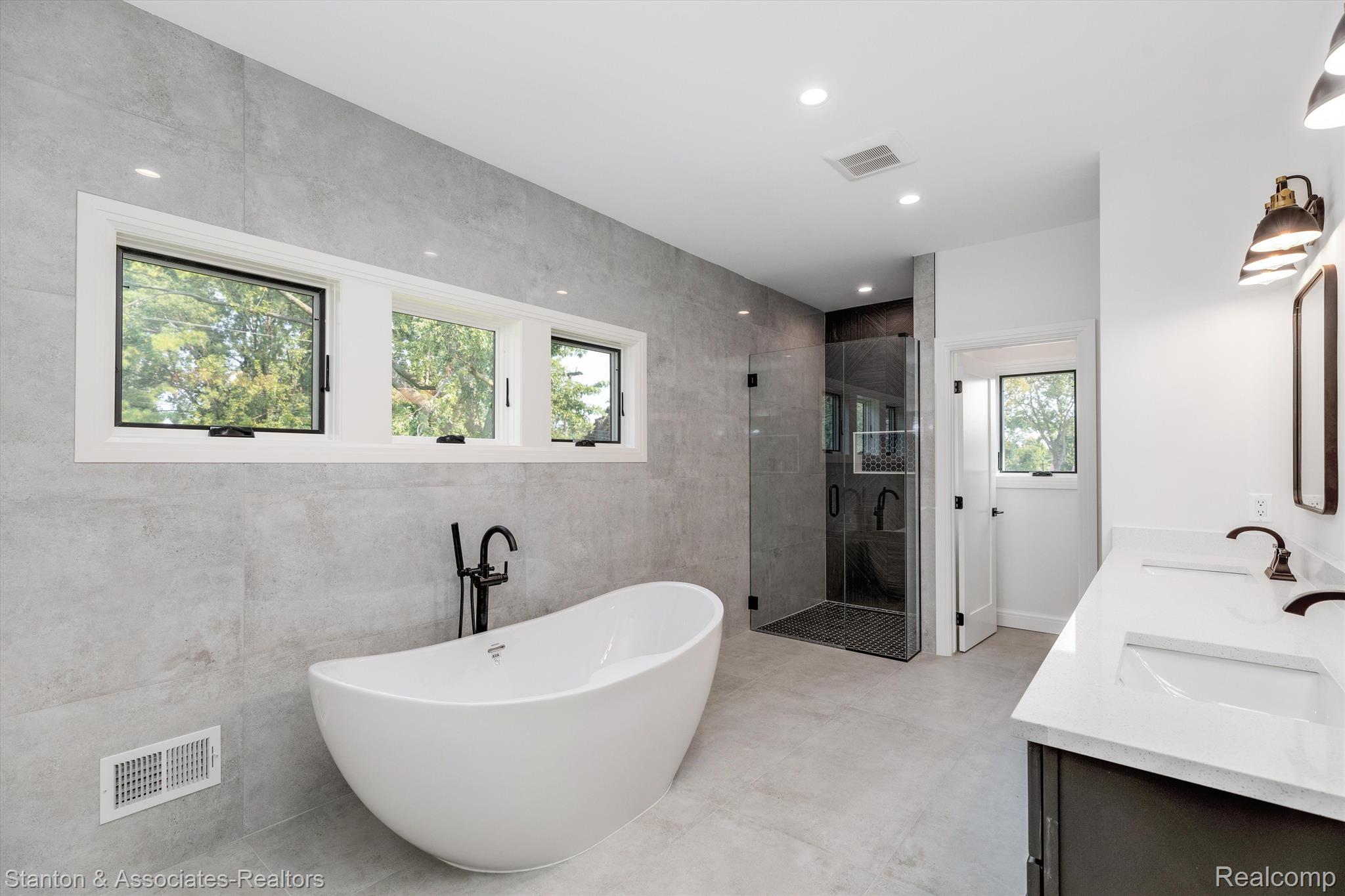 3328 Starr Road Royal Oak, MI 48073 - Photo 46 of 62 master bathroom