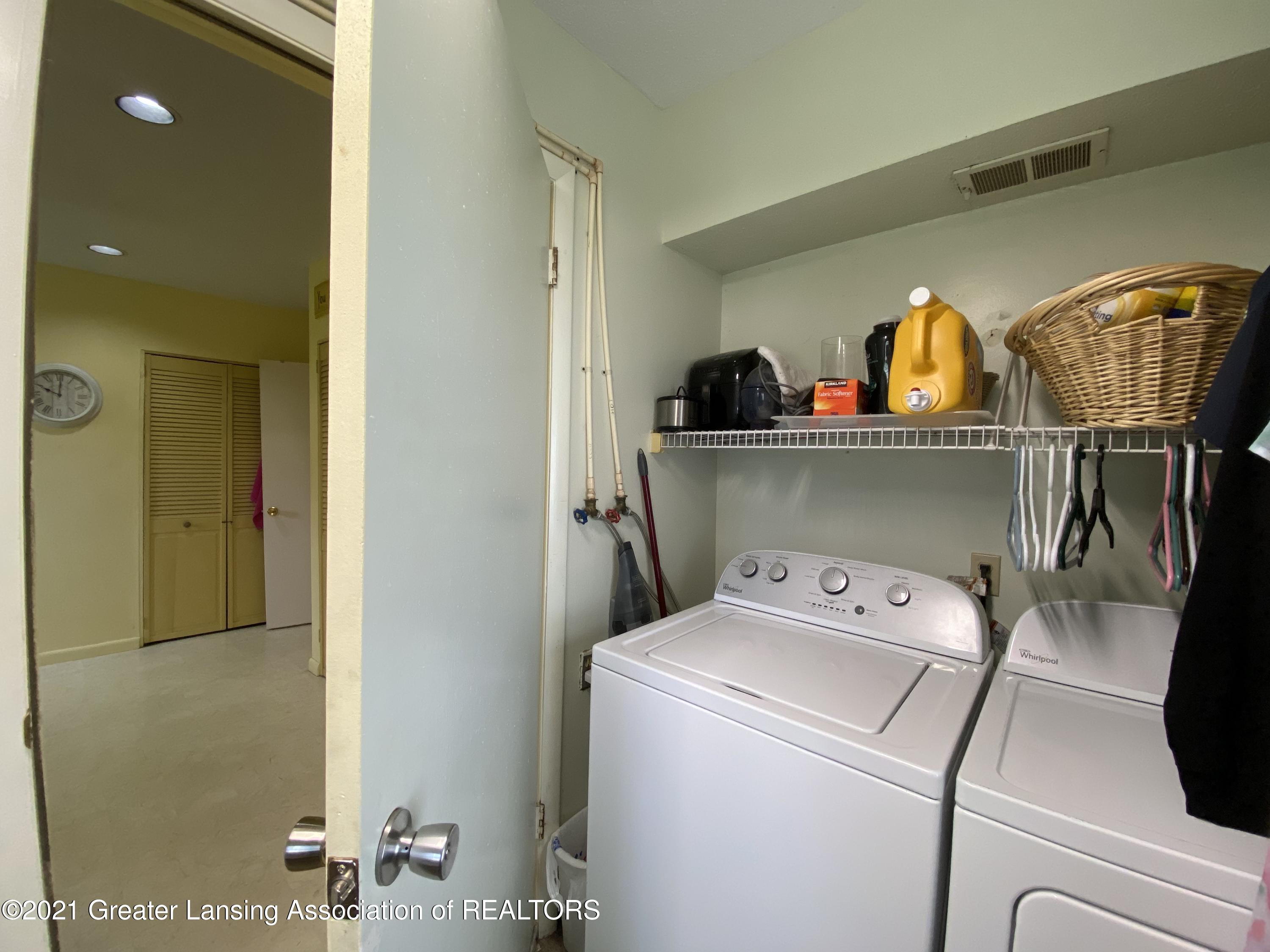 3065 Meridian Road Okemos, MI 48864 - Photo 17 of 30 DZgil5pDSE6i4ObYkVTpZw