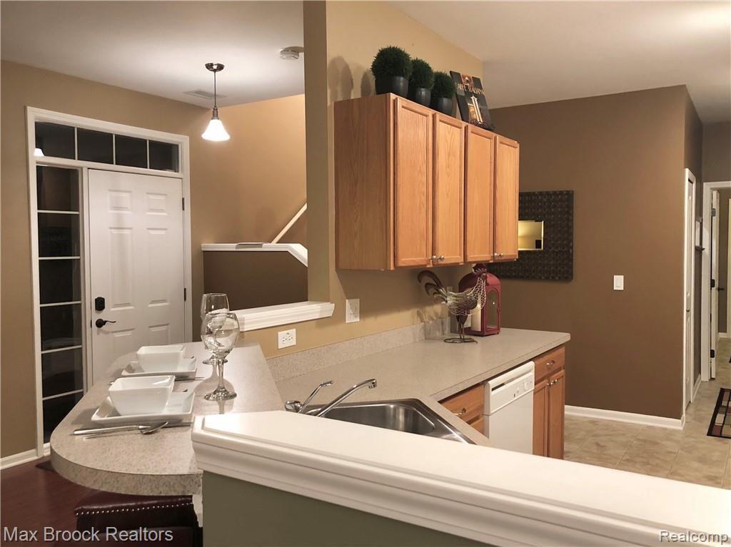 4285 Hampton Ridge Boulevard, Unit 141 Howell, MI 48843 - Photo 16 of 38