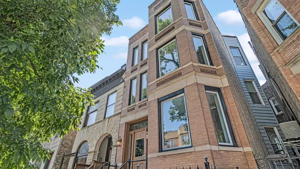 $2,400 | 3227 West Beach Avenue, Unit 3, Chicago, IL 60651