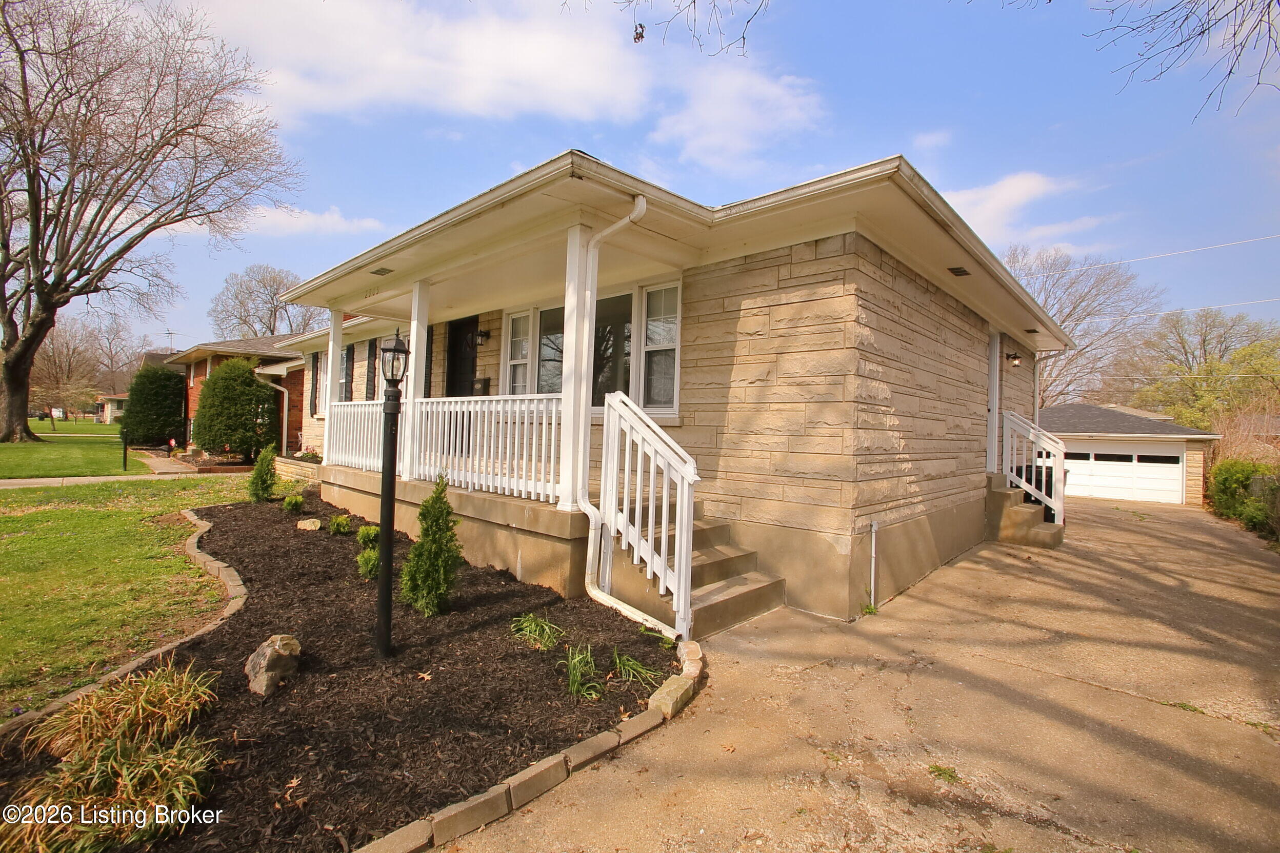 2905 Nepperhan Road Louisville, KY 40218 - Photo 5 of 56 Front Entrance