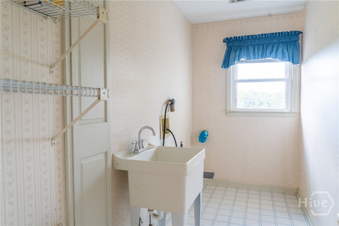 1963 Rehoboth Road Bowman, GA 30624 - Photo 50 of 64 Laundry/utility room