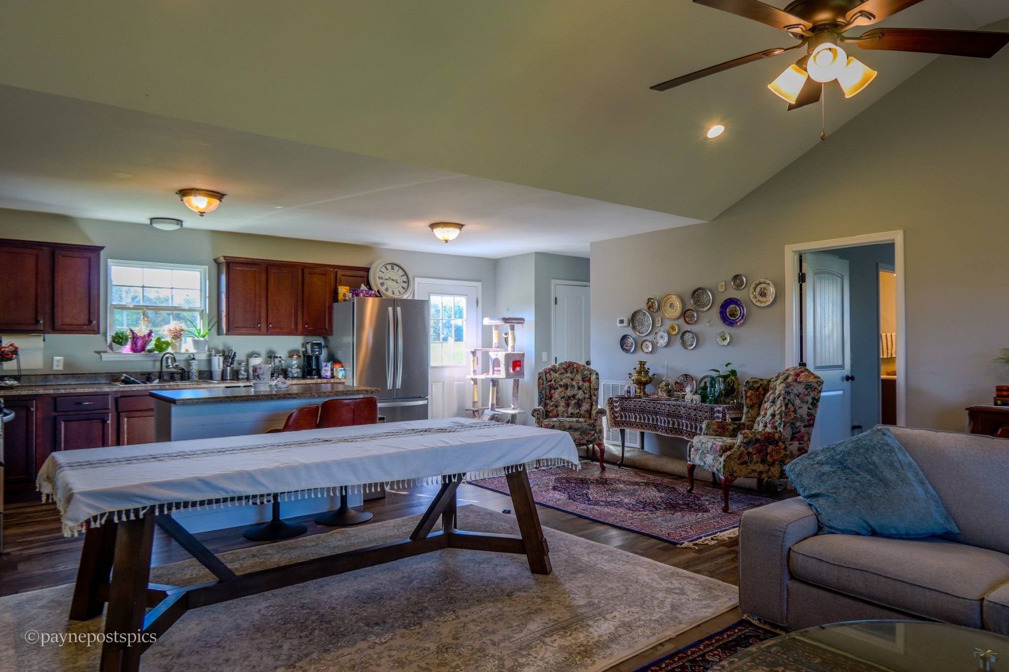 381 Bethany Road McMinnville, TN 37110 - Photo 4 of 18 a living room with furniture and a flat screen tv