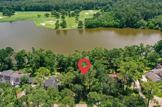 $485,000 | 10 Shorelake Drive, Kingwood, TX 77339