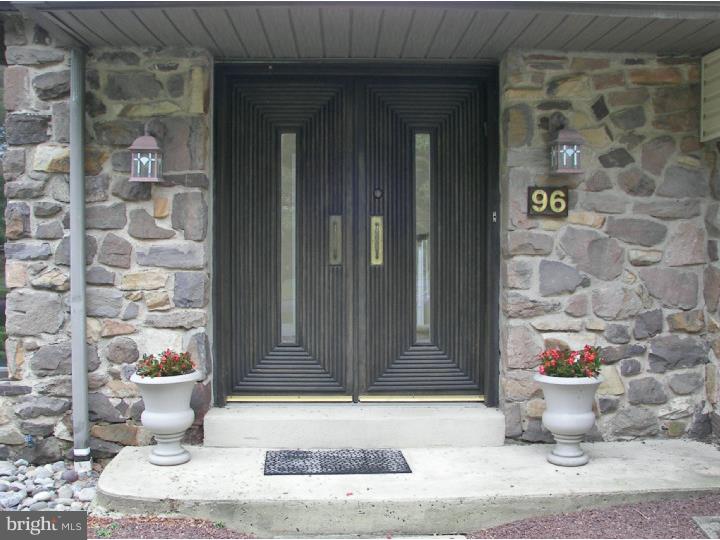96 Tulip Road Southampton, PA 18966 - Photo 3 of 25