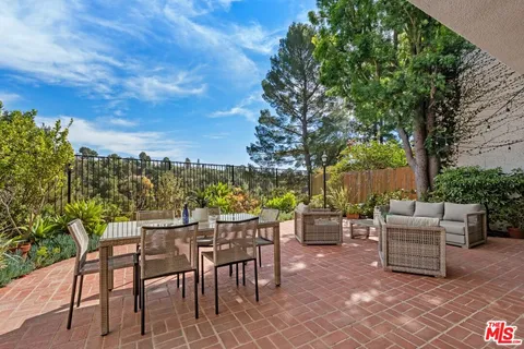 $1,900,000 | 2628 Claray Drive, Los Angeles, CA 90077