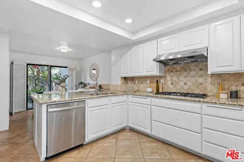 $1,900,000 | 2628 Claray Drive, Los Angeles, CA 90077