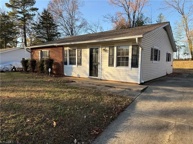 $1,395 | 2725 Laguna Avenue, Winston-Salem, NC 27103