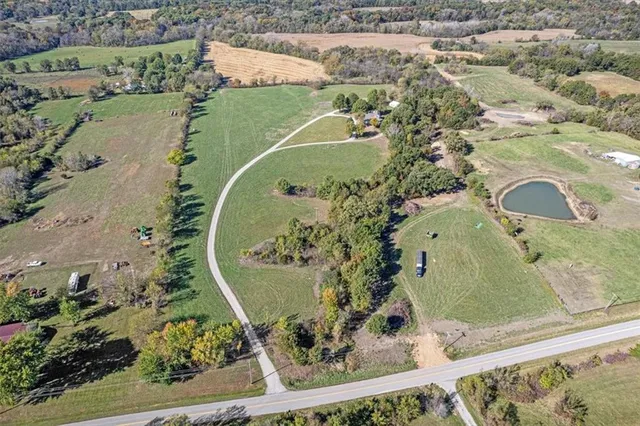 $750,000 | 5650 Southeast W Highway, Lathrop, MO 64465