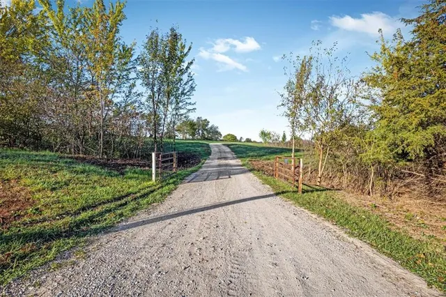 $750,000 | 5650 Southeast W Highway, Lathrop, MO 64465