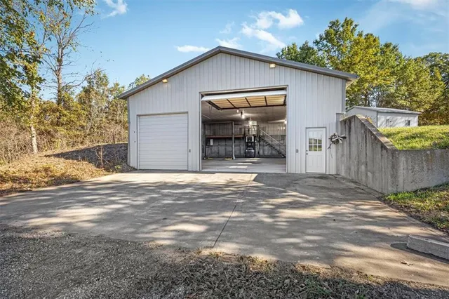 $750,000 | 5650 Southeast W Highway, Lathrop, MO 64465