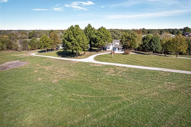 $750,000 | 5650 Southeast W Highway, Lathrop, MO 64465