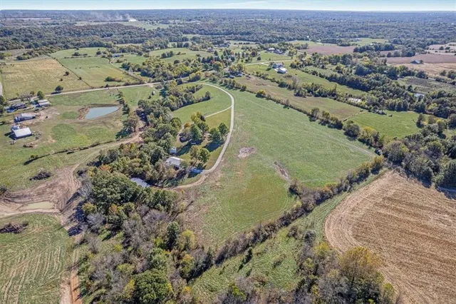 $750,000 | 5650 Southeast W Highway, Lathrop, MO 64465