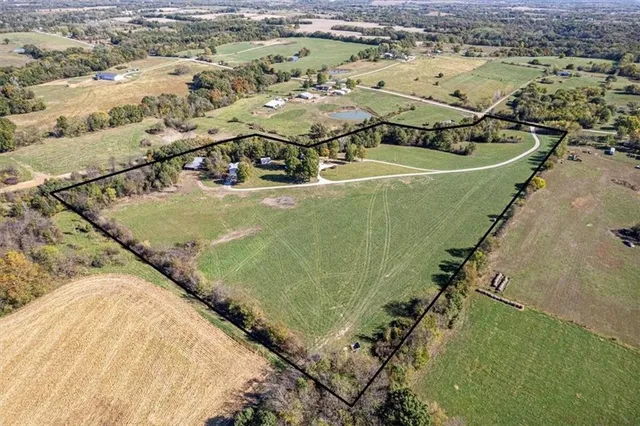 $750,000 | 5650 Southeast W Highway, Lathrop, MO 64465