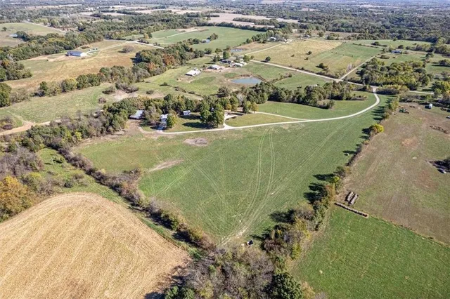 $750,000 | 5650 Southeast W Highway, Lathrop, MO 64465