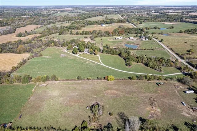 $750,000 | 5650 Southeast W Highway, Lathrop, MO 64465