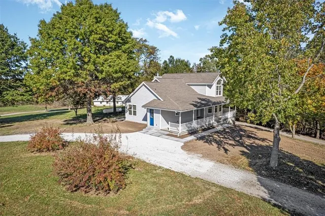 $750,000 | 5650 Southeast W Highway, Lathrop, MO 64465