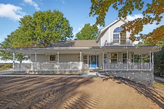 $750,000 | 5650 Southeast W Highway, Lathrop, MO 64465